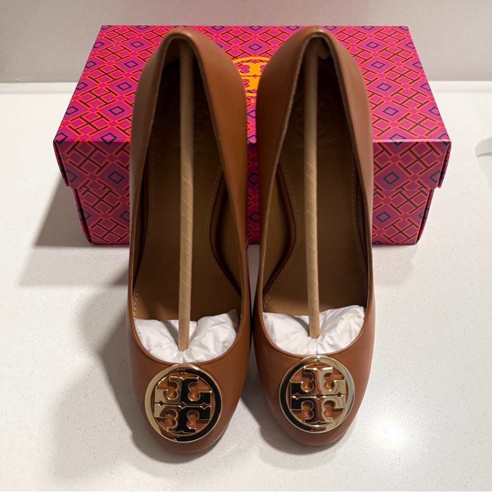 Authentic TORY BURCH Benton 2 85MM Pump/Calf Leather. Color: Royal Tan. Size 6.5